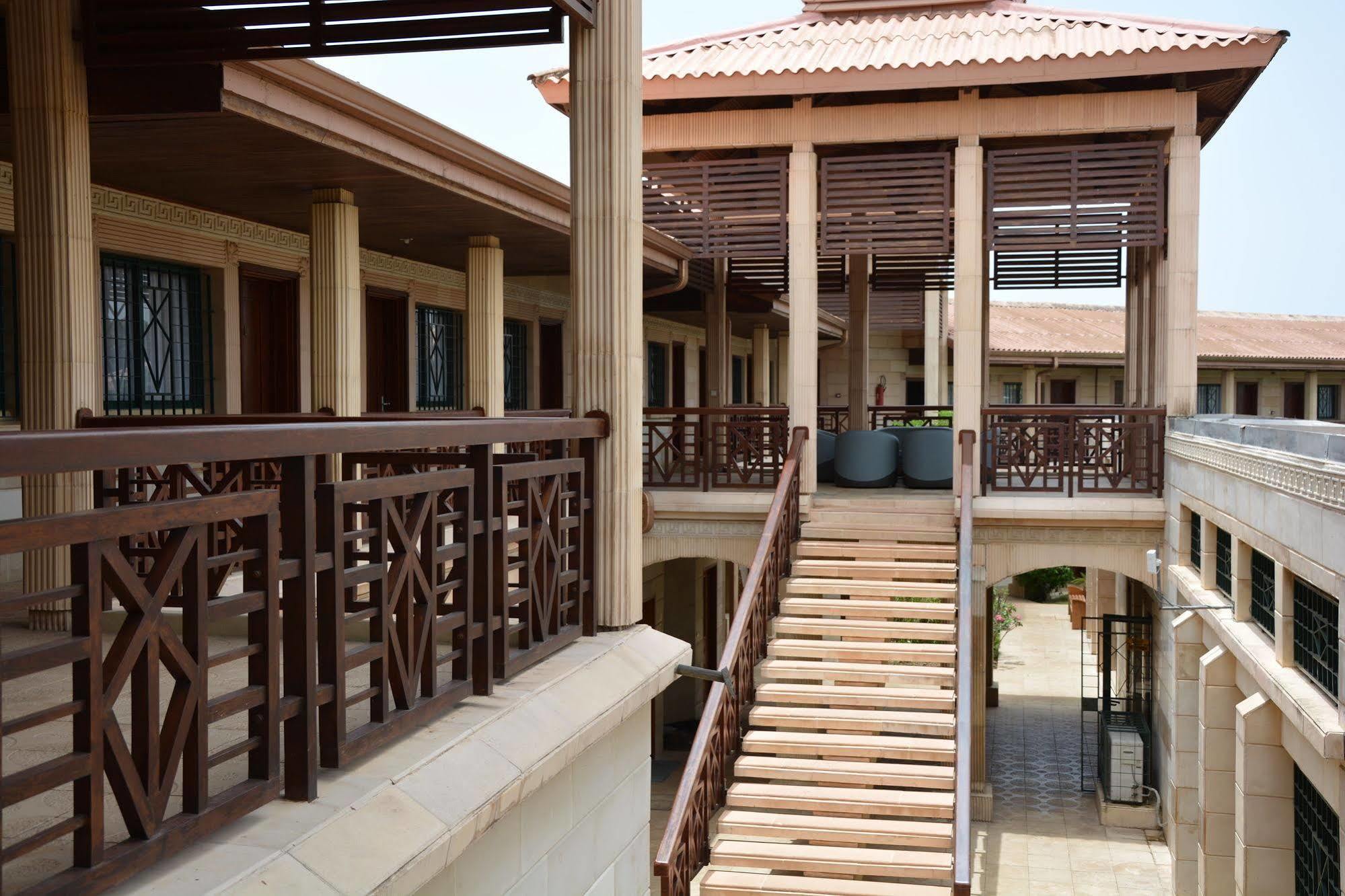 Hotel Sol Beni Абиджан Екстериор снимка