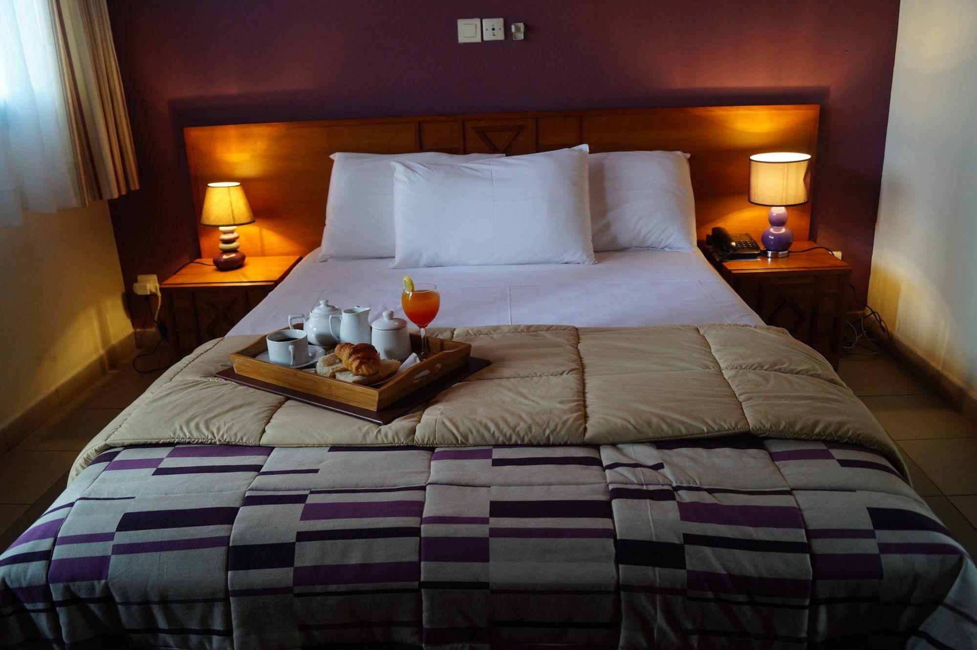 Hotel Sol Beni Абиджан Екстериор снимка