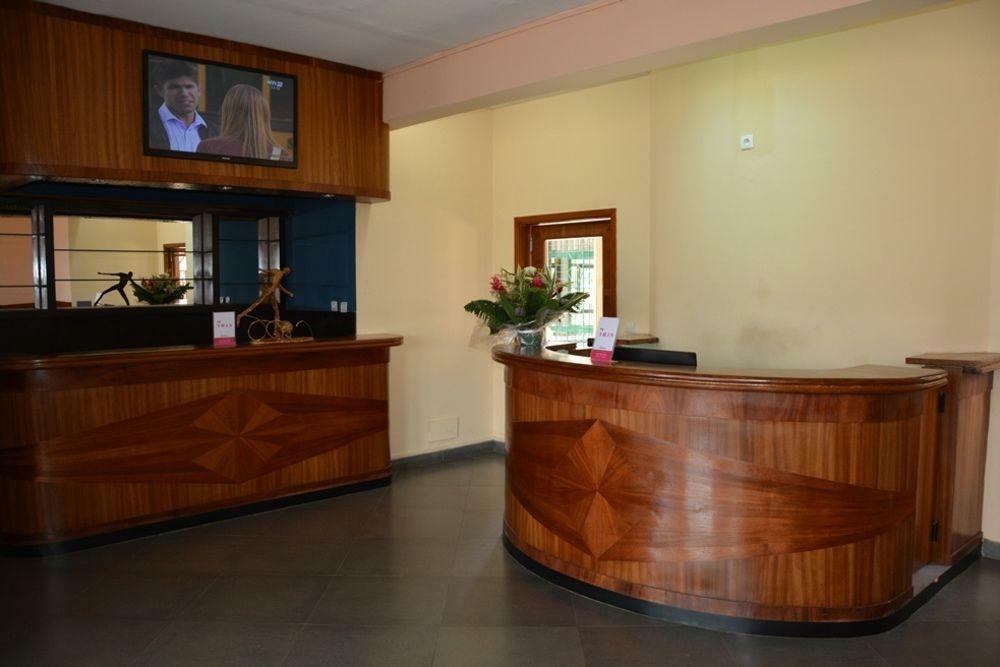 Hotel Sol Beni Абиджан Екстериор снимка